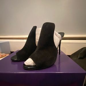 (NEVER WORN) Steve Madden Black Suede Booties